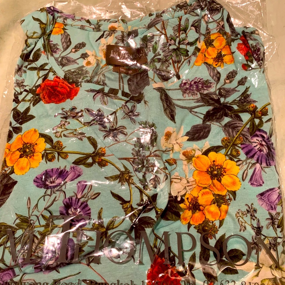 Authentic brand name Jim Thomson top size M-L new